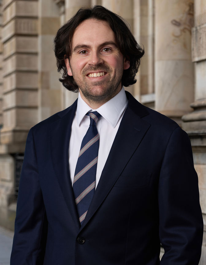 Daniel Travers13019 Background website